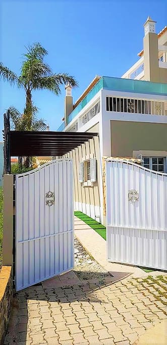 ENTRADA-ESTACIONAMENTO PRIVADO