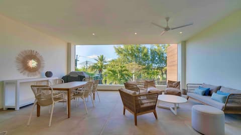 On foot to the beach, sea view from the terrace