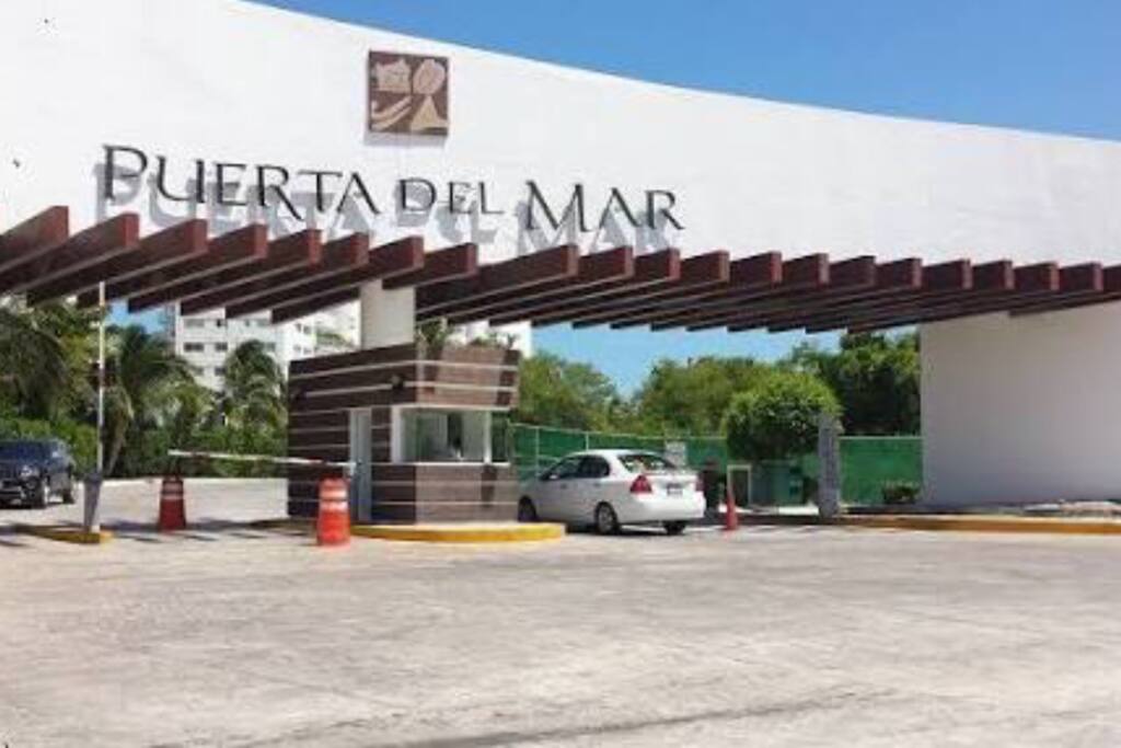 Acceso al condominio con personal de seguridad