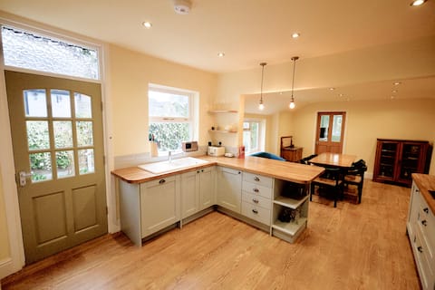 Hawthorn Cottage, Wilmslow Town Centre