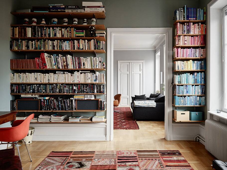 The library (3 rd bedroom)