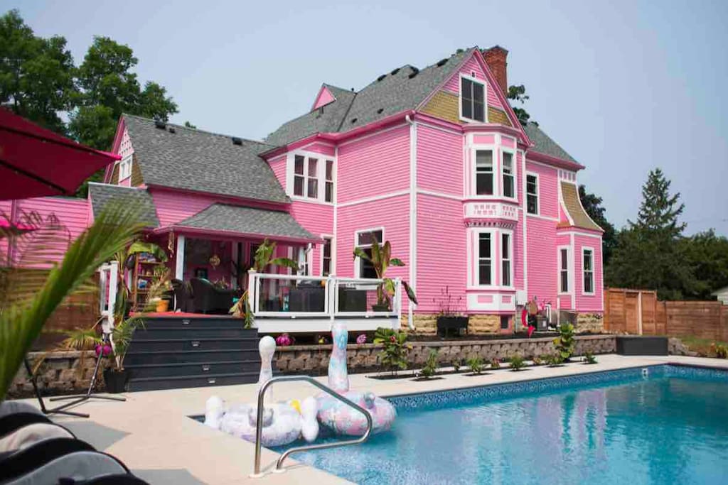 Pink Castle Babecation Getaway! Houses for Rent in Hudson, Wisconsin