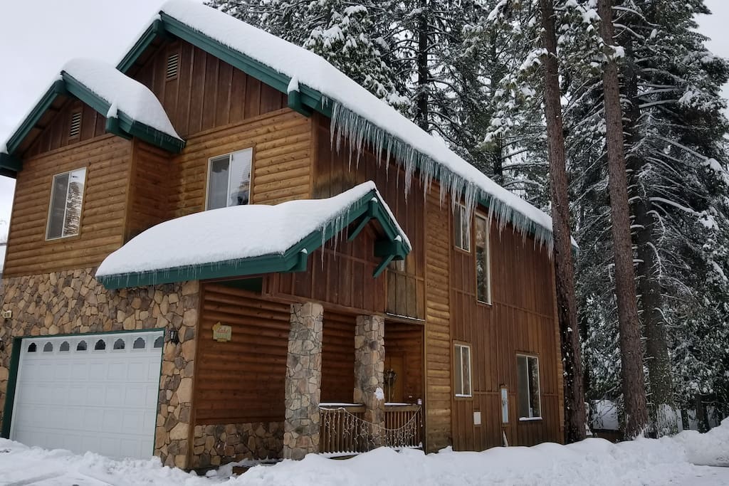 Kings Cabin Mountain Retreat (Premium Property) Chalets for Rent in