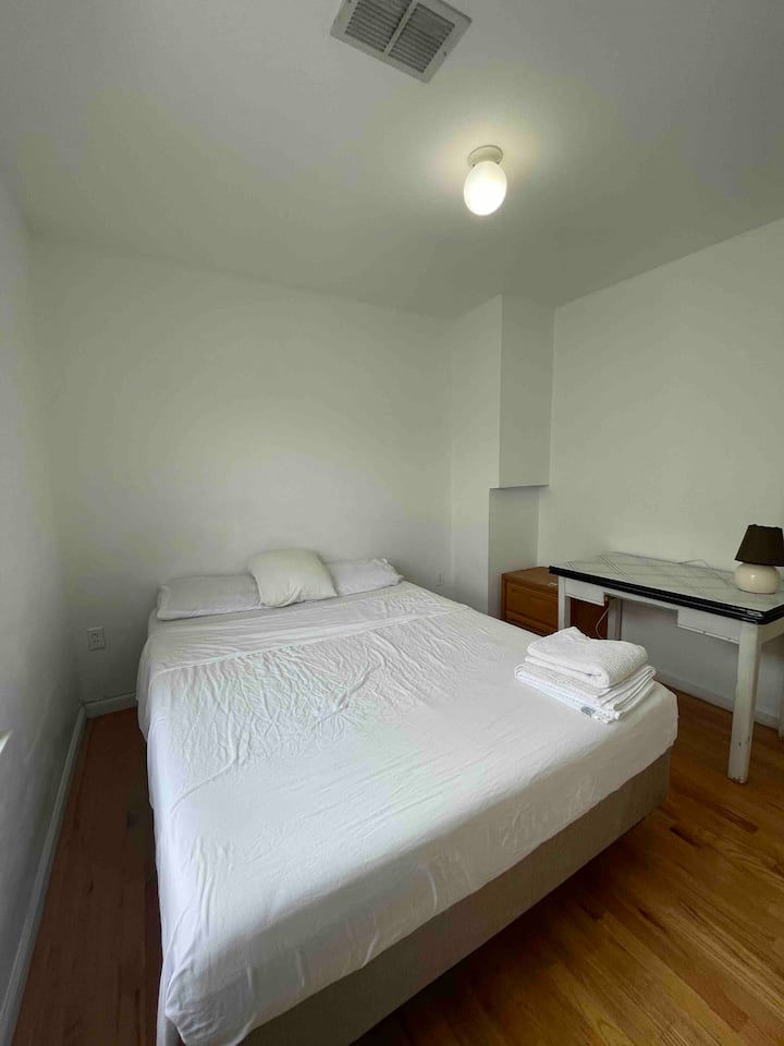 3rd Room: With queen bed and table