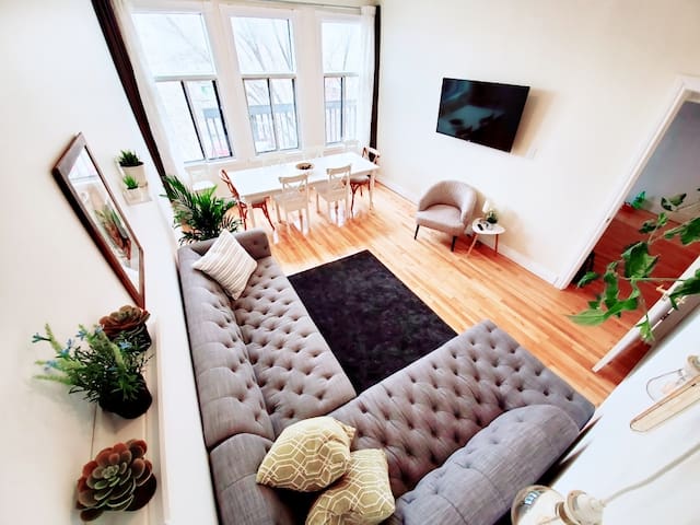 Huge & Stylish – Free Parking – Sleeps 22! gallery image 4