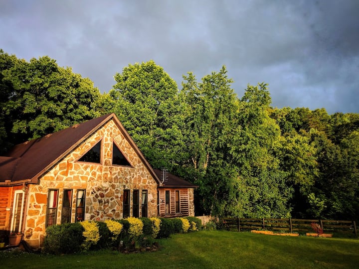 Bohemian Farmhouse Close to RRG & Parkway