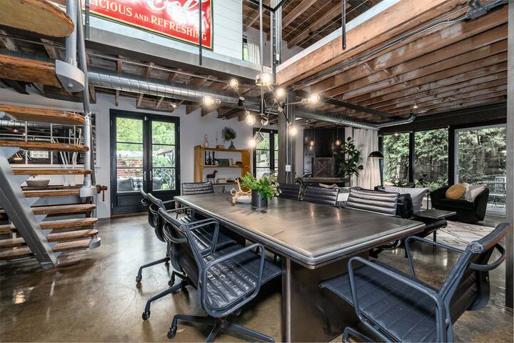 Stunning Industrial Loft in Leslieville gallery image 3