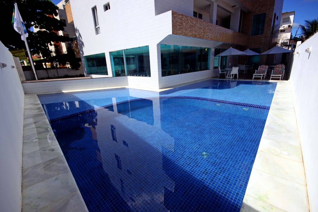 PISCINA COM DECK