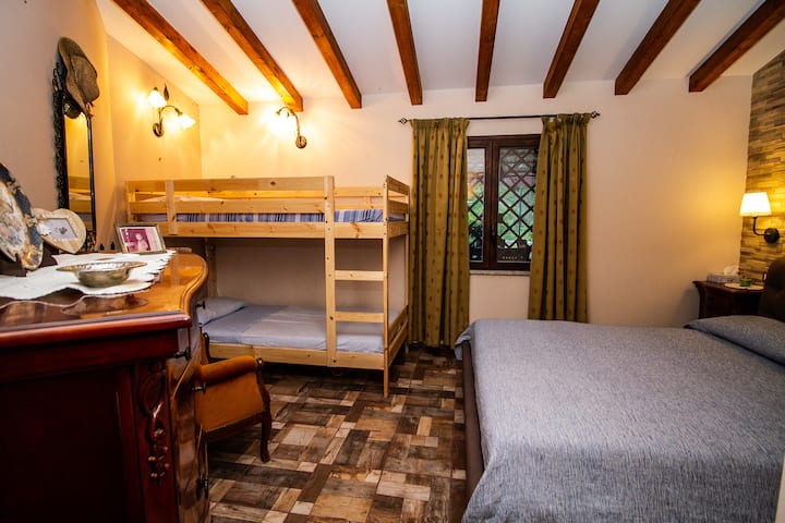 Chumba cha kulala kwa 4