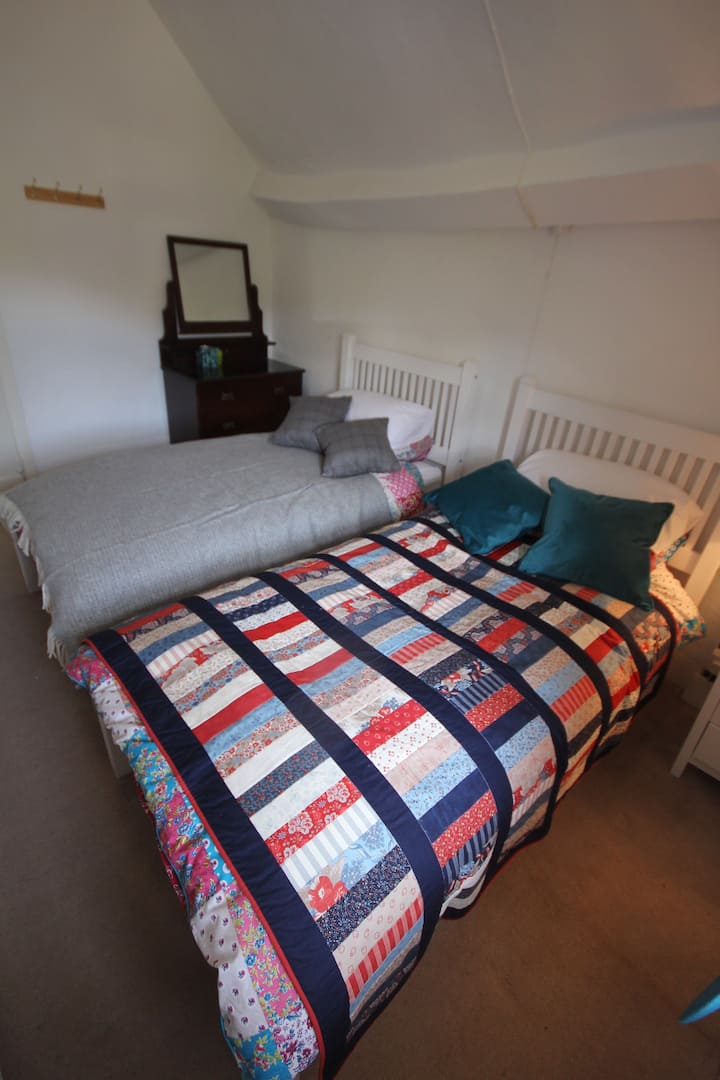 Second bedroom (upstairs; twin)