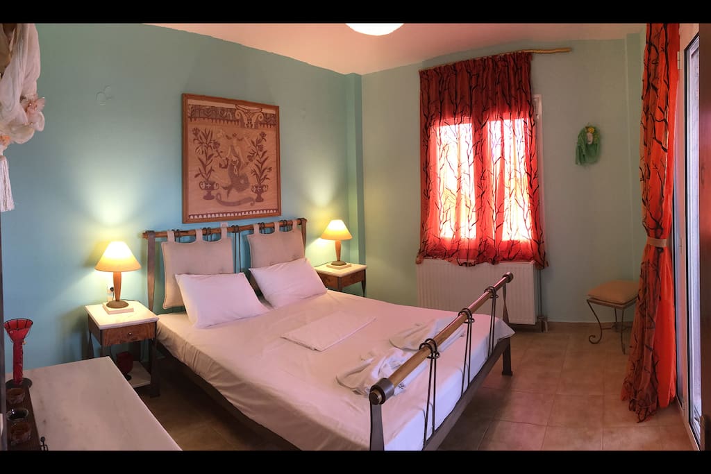 Main bedroom with double bed.