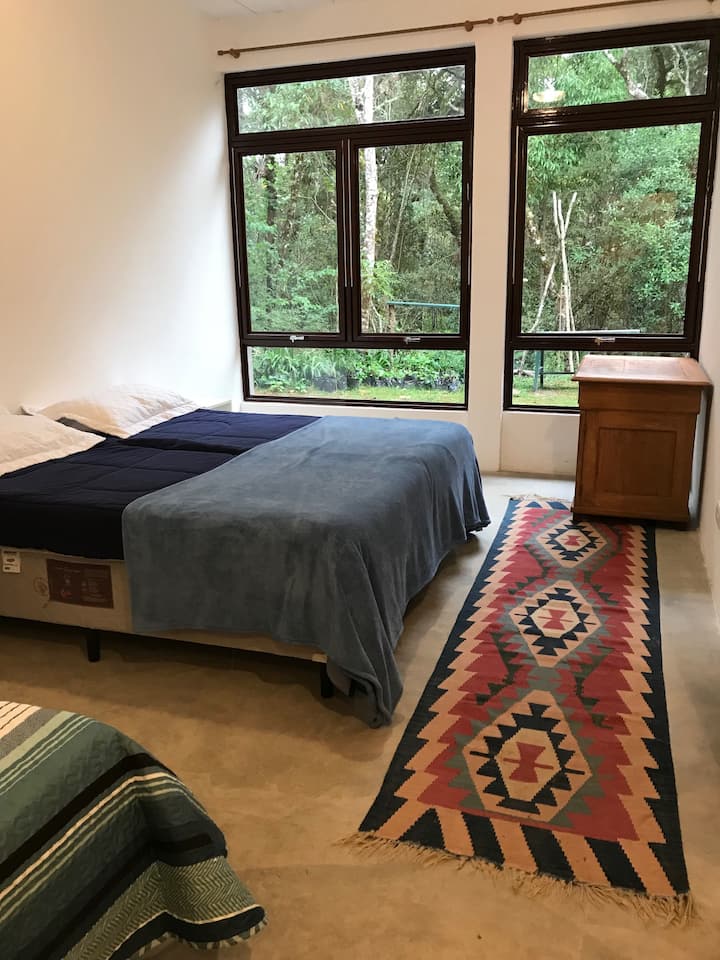 Suite im Erdgeschoss mit zusätzlichem Ausziehbett.