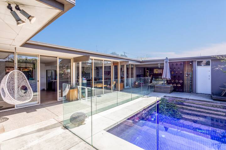 The ONE… gallery image 4