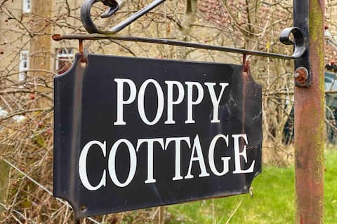 Poppy Cottage nr Masham-Hot Tub. Dogs welcome