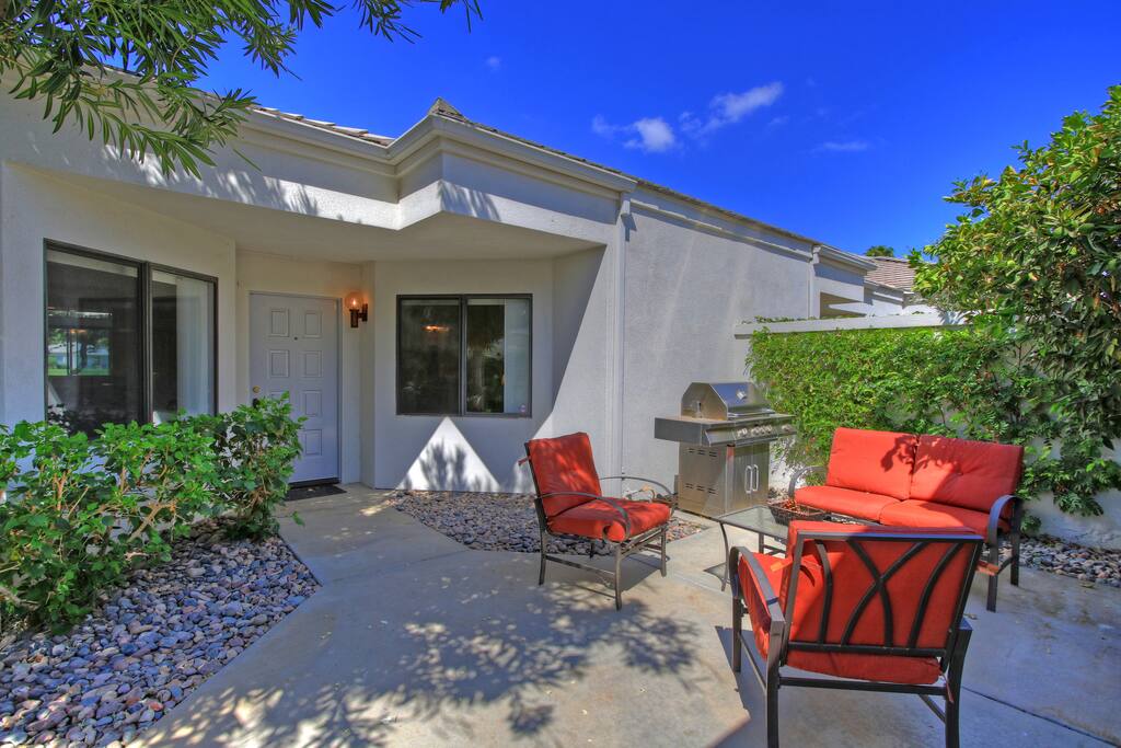 Private courtyard seating
