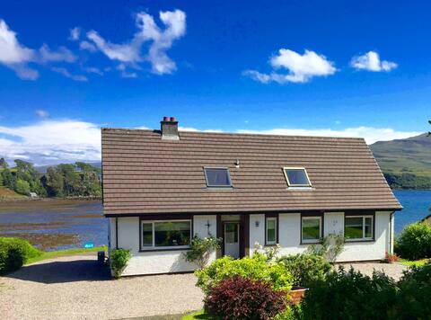 Lovely sea views, large 4 bedroom Portree home