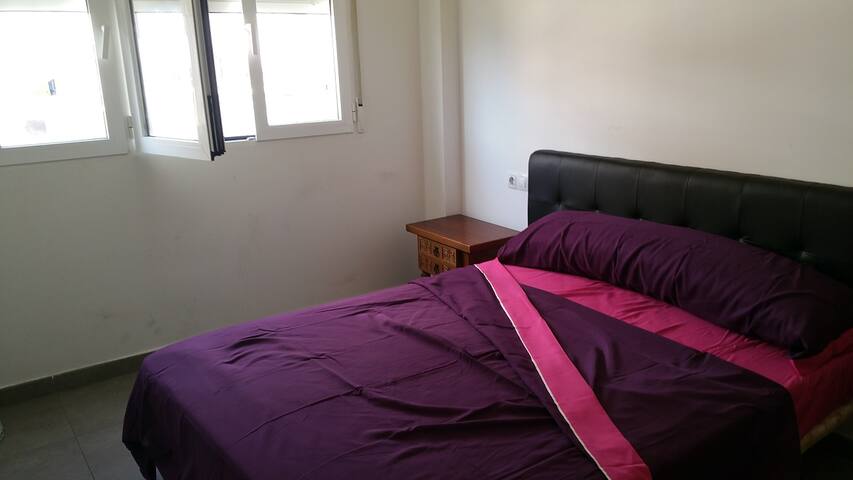 Habitacion en apartamento  primera lineade playa.