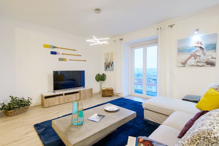 Exquisite Apartment – Spectacular Water Views