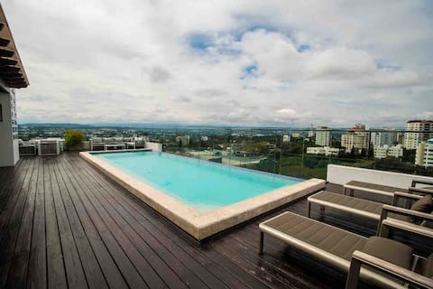 Top floor apartment with amazing views of the city
