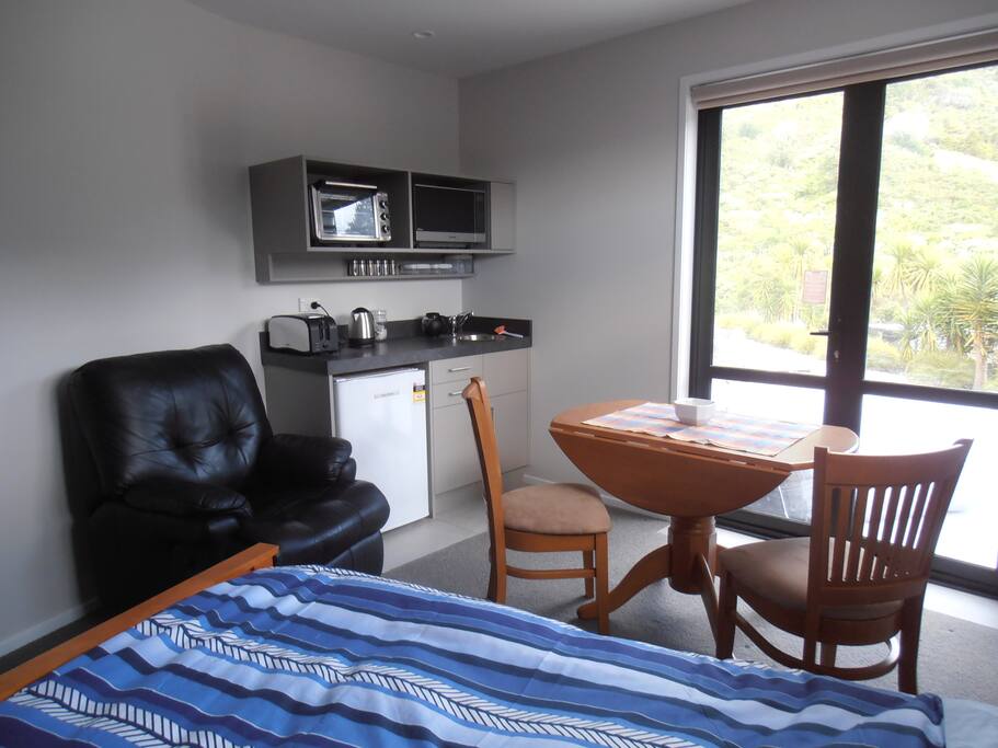 Tiaho Rise - Contemporary studio