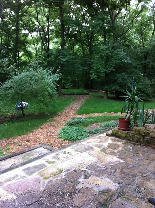 Horse shoes, fire pit and picnic table in Your private yard