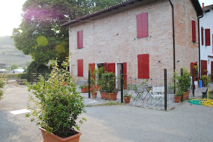 Studio apartment a stone's throw from Bologna