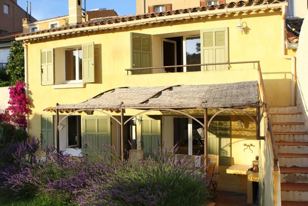 Maison entièrement rénovée dans le style provençal par un architecte en 2008.
