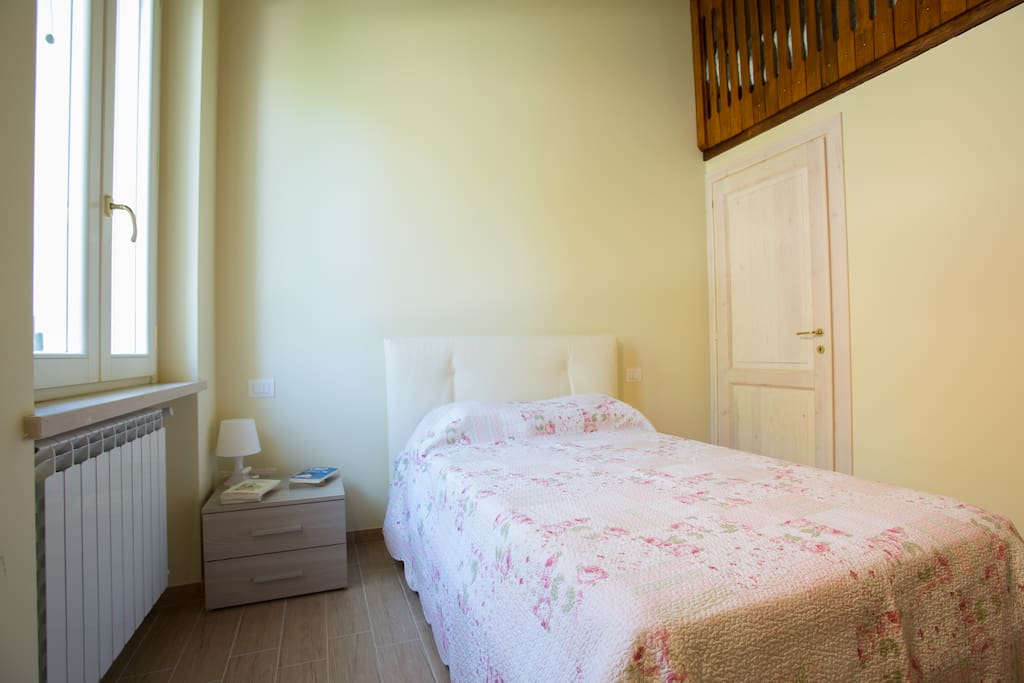 Camera da letto con letto una piazza e mezza