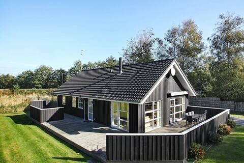 8 person holiday home in lesø
