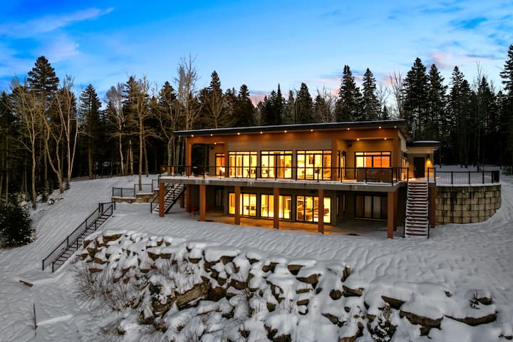 Charming Modern Waterfront Cottage