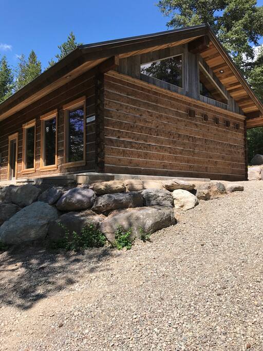 Beautiful Hand Crafter Dove Tail Cabin