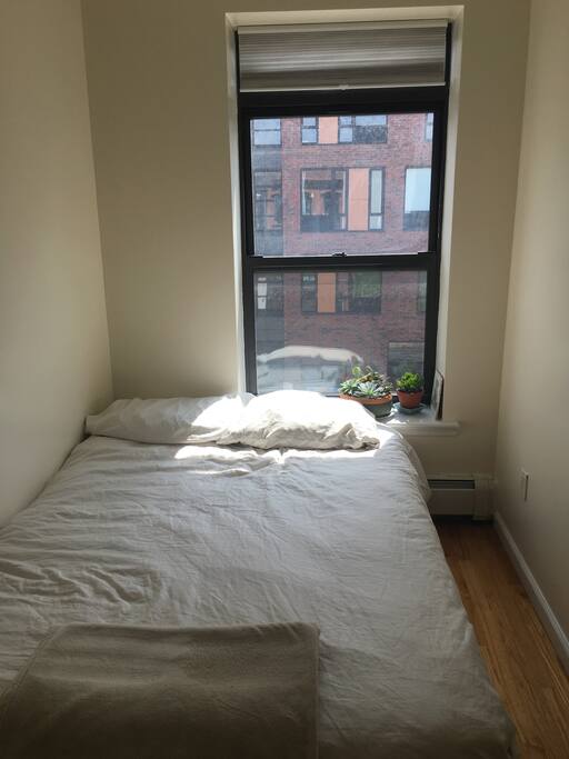 nice queen size bed