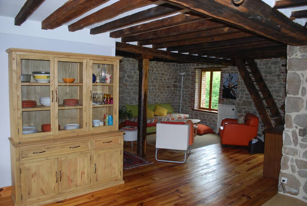 Entrée avec vue sur le salon