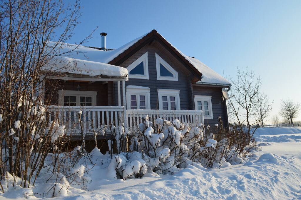 Maison sous la neige