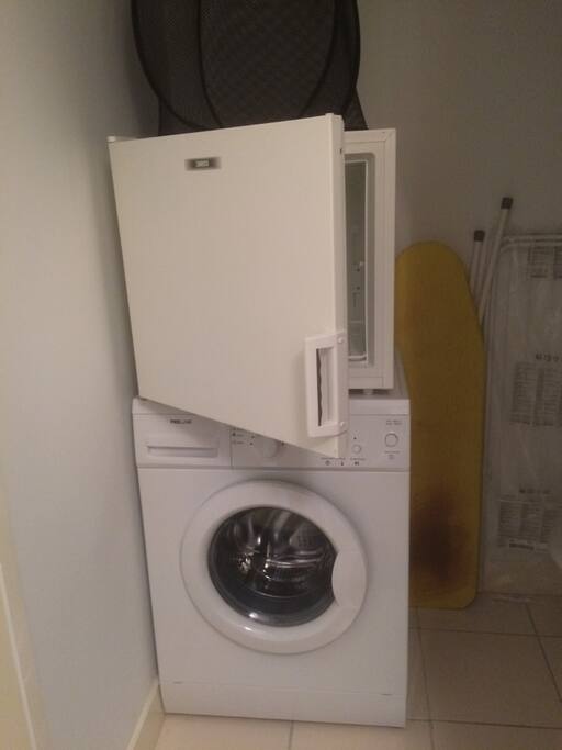 machine à laver et congélateur
