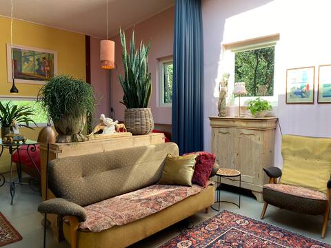 Atelier/studio on the outskirts of the woods with garden.