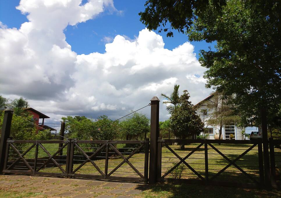 El ingreso. The entrance.