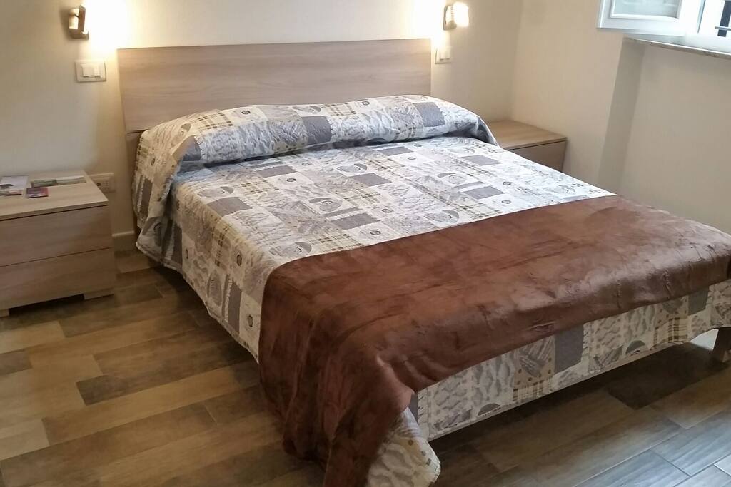 comodo letto matrimoniale