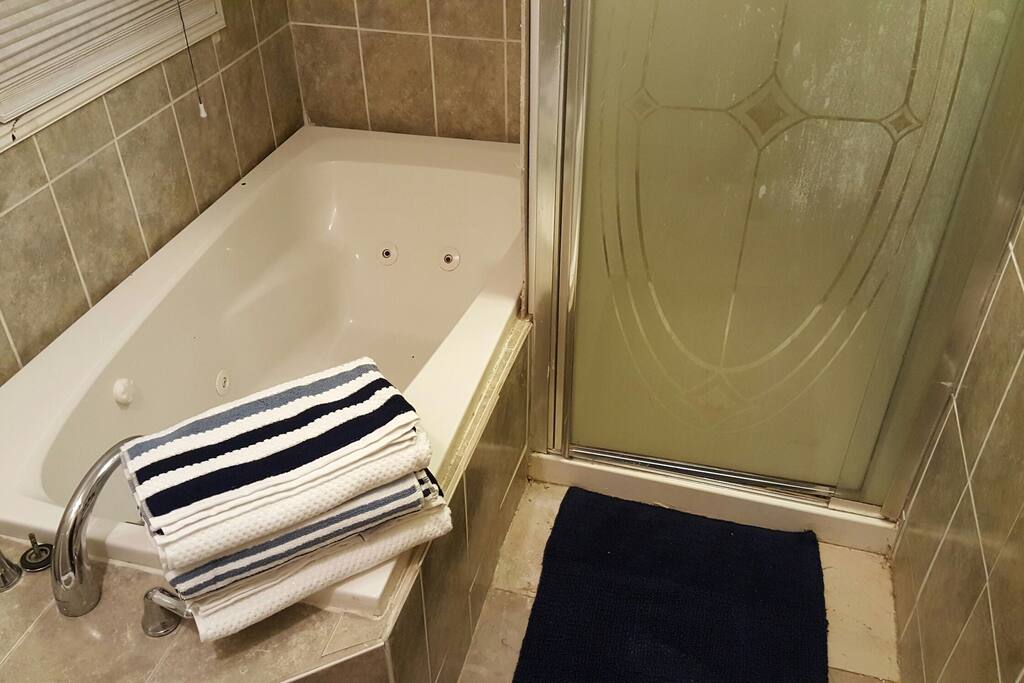 Jacuzzi tub with working bubbly jets and full stand up shower!