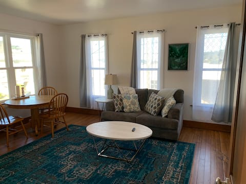 McManamna Riverview Suite