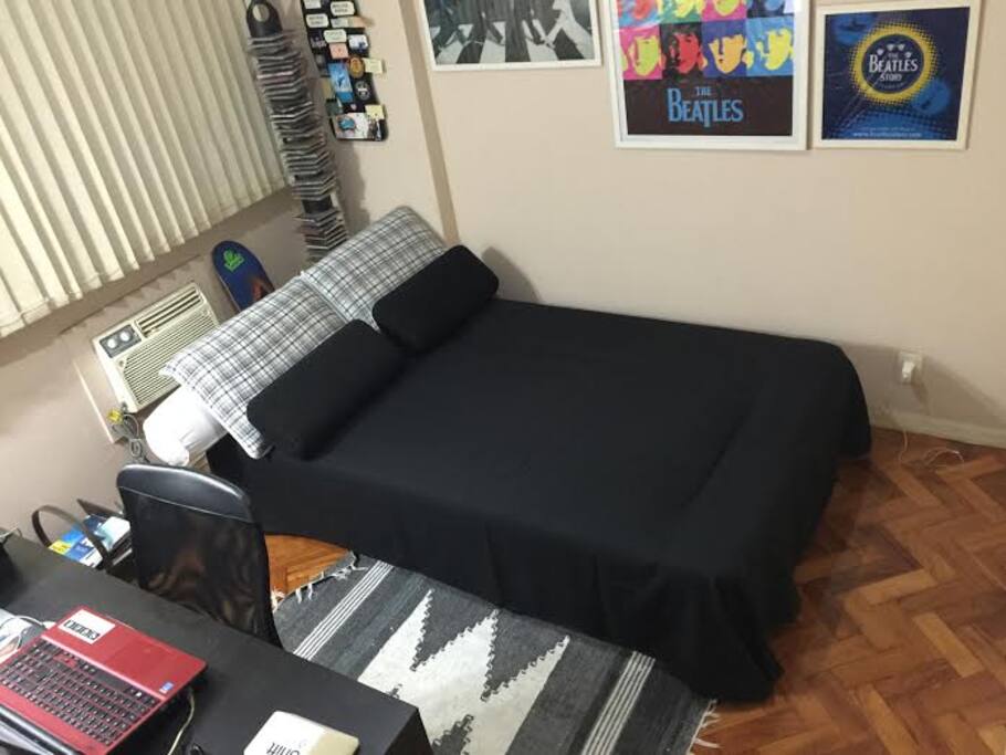 O sofá cama vira cama de casal