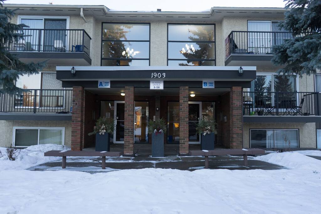 Mean entrance view from the street