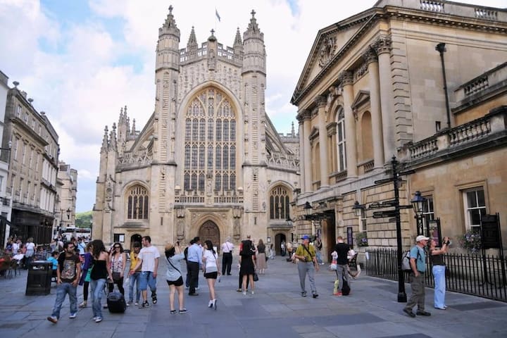 Modern Apartment by The Roman Baths
