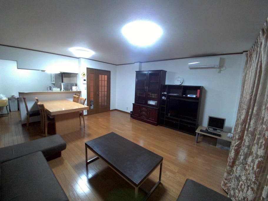 comiunication living room