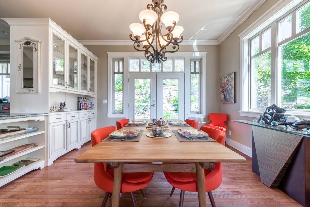Opulent Breakfast Room with Views; Birds and Wildlife plus locally Sourced Gourmet Breakfast and Cappuccino