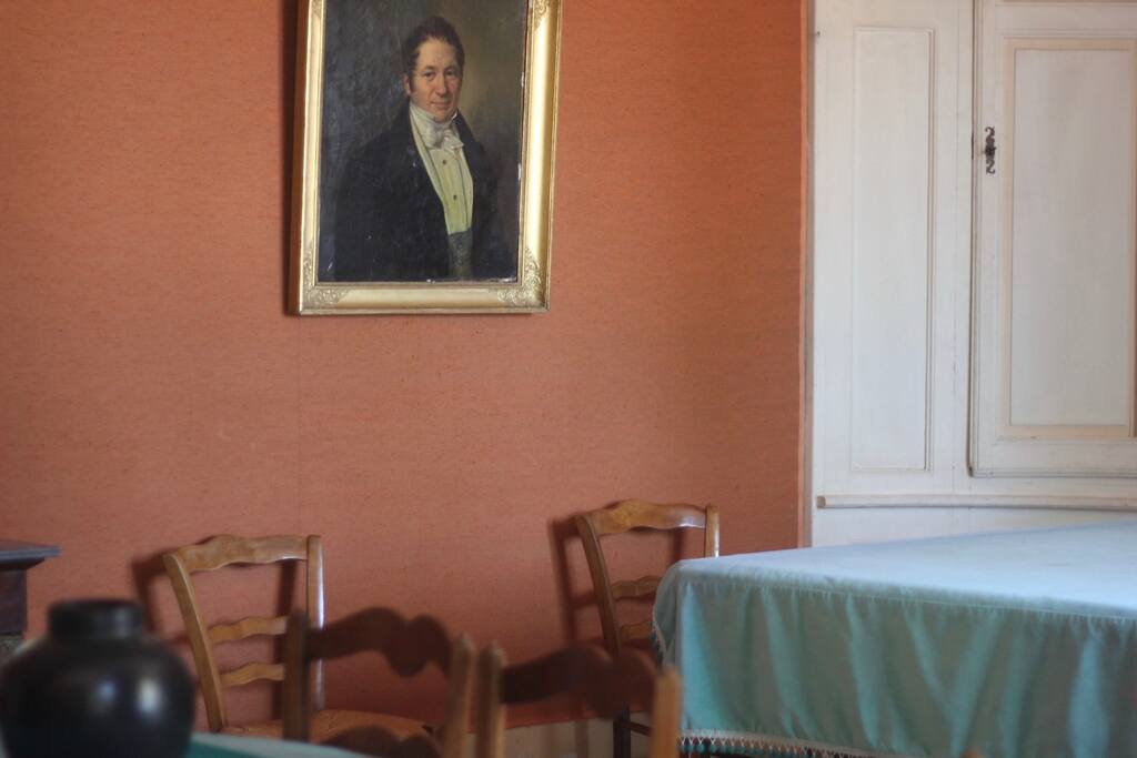 Salon-salle à manger, billard et cheminée