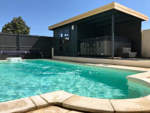GuestHouse La Costière – Studio Garrigue 2*