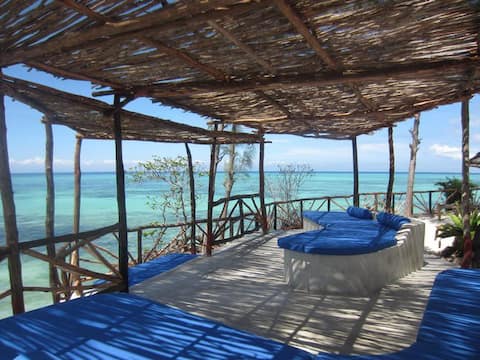 Promised Land Lodge: Double bed