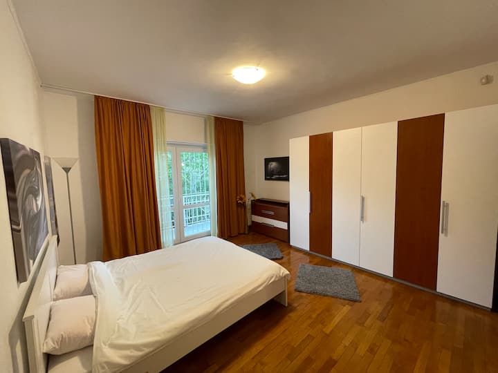 ห้องนอน 2 ห้องพร้อมระเบียงส่วนตัว