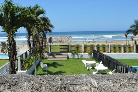 Family House beach front Olon/San José.